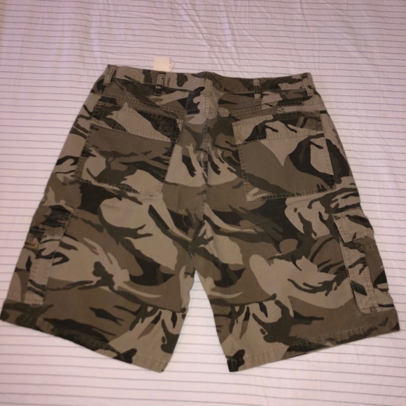 Men’s baggy fit shorts - Picture 2 of 3